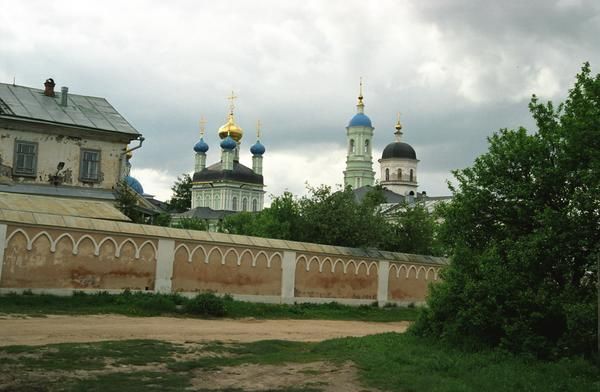 Оптина пустынь — в 30-е годы на её территории находился Козельский лагерь для военнопленных