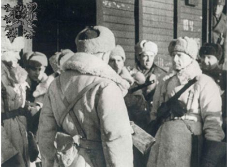 Полковник Людвик Свобода принимает доклады командиров рот перед отправкой на фронт. Январь 1943 г.