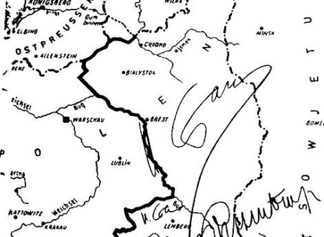 На карте показана линия государственной границы между СССР и Германией на территории бывшей Польши. Карта подписана Сталиным и Риббентропом.