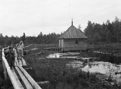 Часовня у истока реки Волги.