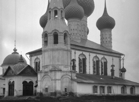 Общий вид старинной церкви. Ярославль.