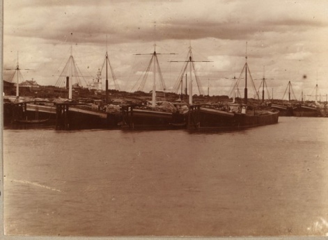 Волга. Караван с хлебом