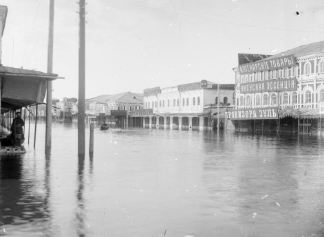 Нижегородская Ярмарка во время половодья. Вид на Нижегородскую улицу. Нижний Новгород.