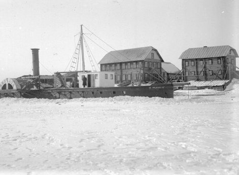 Пароход «Внучата» на суше.