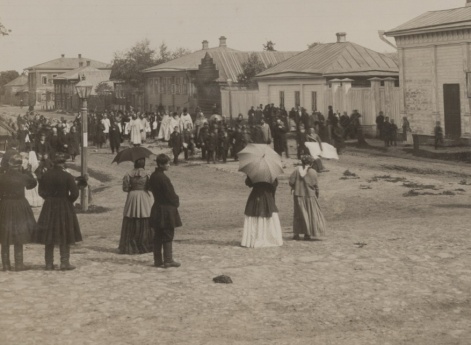 Крестный ход от Успенской церкви по ул. Полевой в  Муроме.