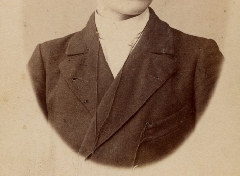 Портрет Александра Ростоцкого. На обороте надпись: “Дорогому и незабвенному Папаше на добрую память от Сына Александра Ростоцкого. 10 апреля 1896 года”.  Москва.