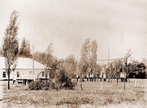 Приучить воспитанников к точному исполнению всех распоряжений начальства не из страха наказания, а из сознания разумности всякого требования