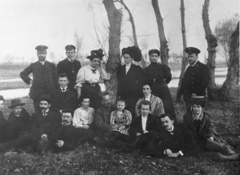 Николай Александрович Морозов с мологжанами