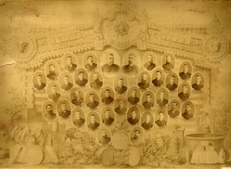 Служащие фирмы "Торговый дом бр. В. и Н.Бландовых, склад артельных сыроыварен"