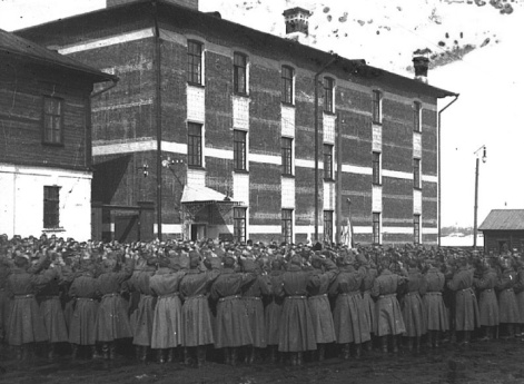 Молебен у Красных казарм в Рыбинске