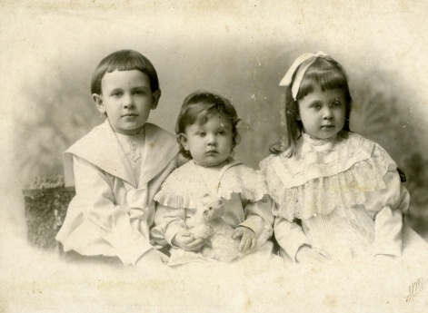 Фотография 3 детей Лавровых