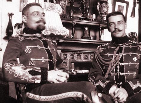 Портрет офицеров Лейб-гвардии Гусарского полка Его Величества полковника Гротена Павла Павловича (1870 г. - 1962). и штабс-ротмистра Воронцова-Дашкова Александра Илларионовича (1881-1938)