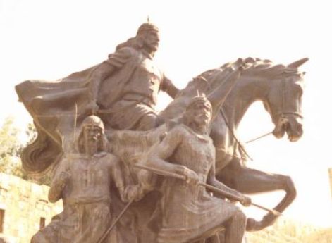 Памятник Салах ад-Дину в Дамаске