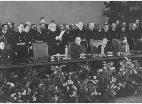 Премьер-министр Войтех Тука во время подписания протокола о вступлении Словакии в Тройственный союз. 24 ноября 1940 г.