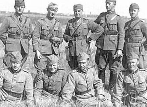 Солдаты и офицеры инженерных частей. 1935 г.