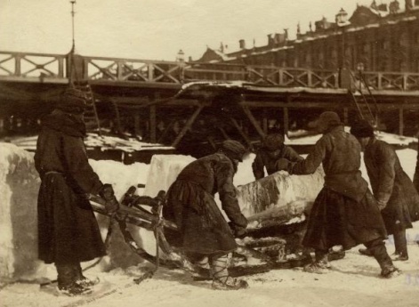 Рубка льда на Неве.