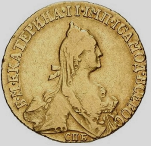 Ей желательно более озадачить, чем убедить толпу