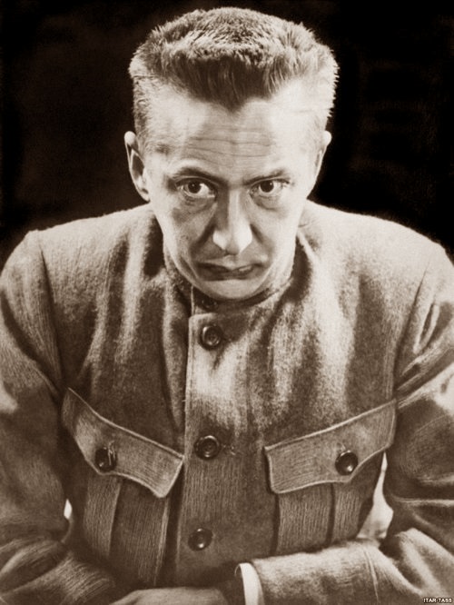 Написать популярную брошюру о декабристах для распространения в войсках