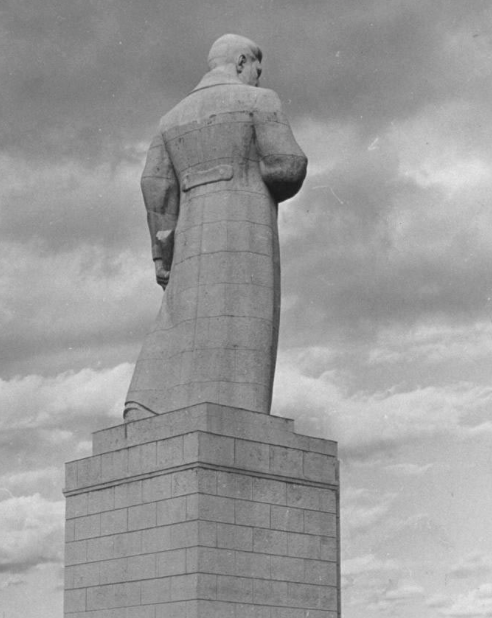 Философский факультет МИФЛИ реорганизован в соответствующий факультет МГУ