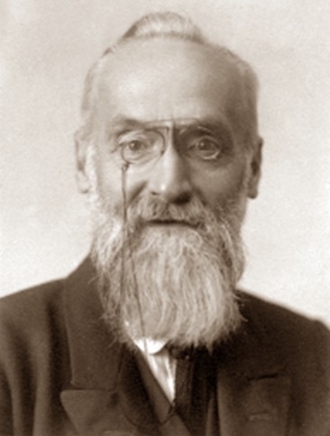 Как историк я стою на эволюционной точке зрения и полагаю, что пролетарское государство является звеном эволюционного процесса