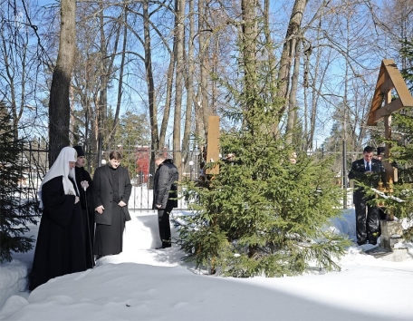 Патриарх Кирилл посетил могилы Леонтьева и Розанова