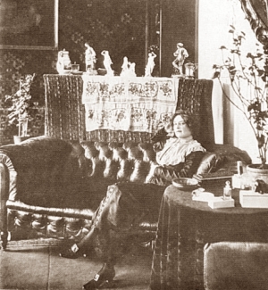 Ваше молодое издательство мне очень симпатично, и я очень буду рада, если мы сможем сговориться