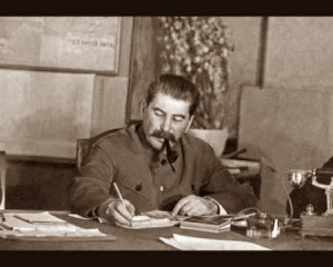 Ко мне обратилась группа товарищей из молодежи с предложением высказать свое мнение в печати по вопросам языкознания, особенно в части, касающейся марксизма в языкознании