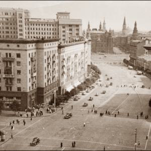 В прошлом философ-идеалист, глубоко и уже давно пересмотрел свои прежние взгляды